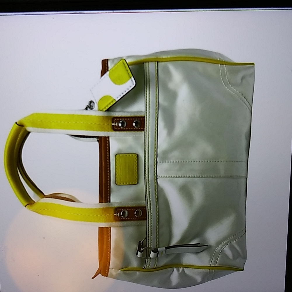 ❤️❤️☘️Coach Hampton, nylon leather trim tote medium handbag.